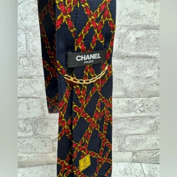 CHANEL vintage silk men’s necktie navy red gold chain ribbon pattern print - Picture 4 of 8